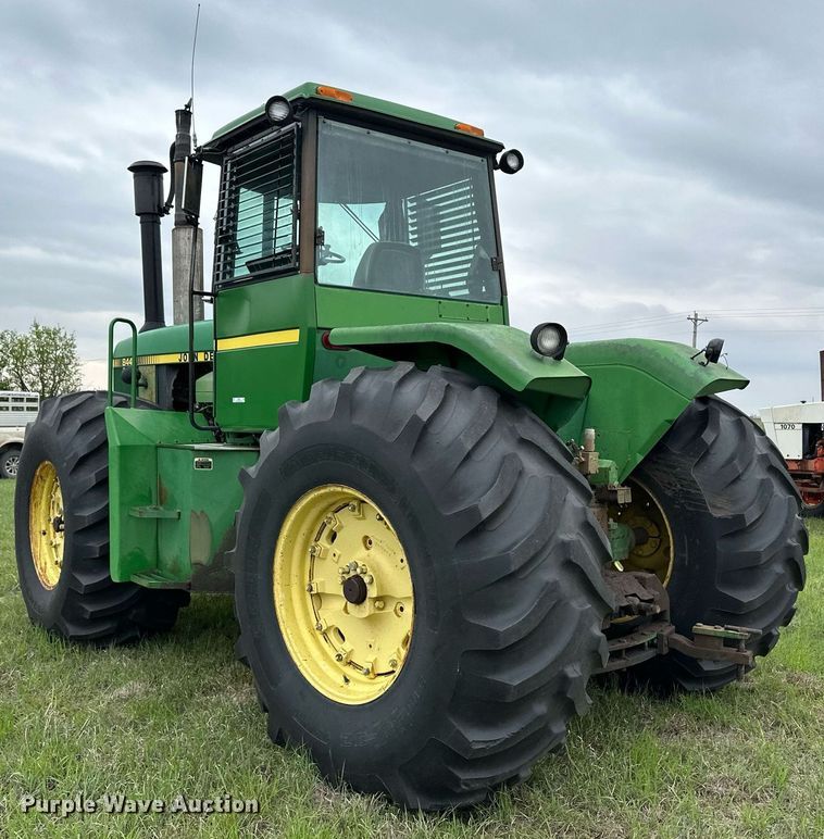 image for item NY9001 1982 John Deere 8440  4WD tractor