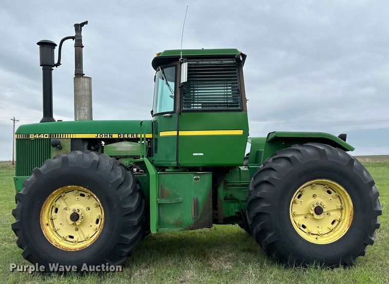 image for item NY9001 1982 John Deere 8440  4WD tractor