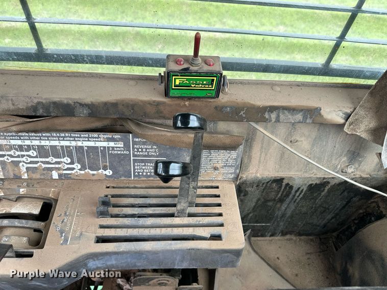 image for item NY9001 1982 John Deere 8440  4WD tractor