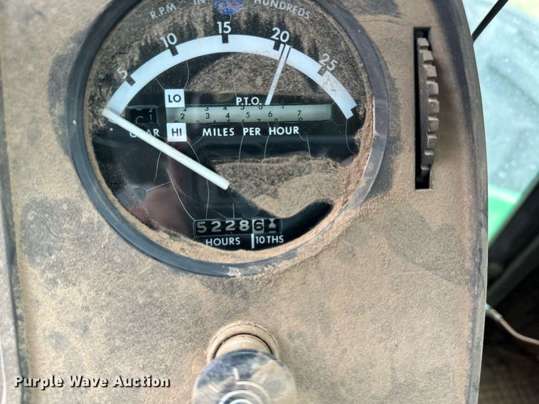 image for item NY9001 1982 John Deere 8440  4WD tractor