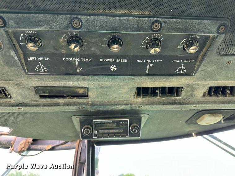 image for item NY9001 1982 John Deere 8440  4WD tractor