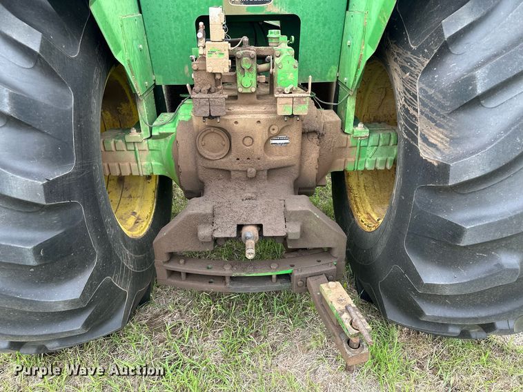 image for item NY9001 1982 John Deere 8440  4WD tractor