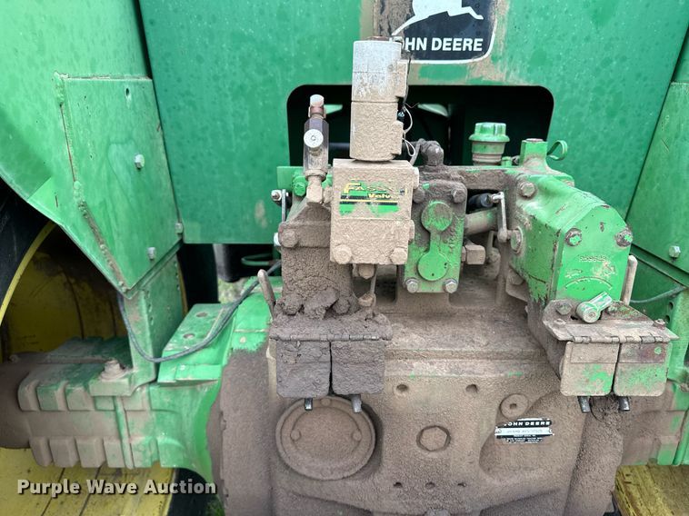 image for item NY9001 1982 John Deere 8440  4WD tractor