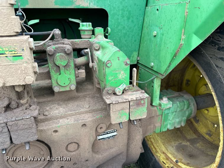 image for item NY9001 1982 John Deere 8440  4WD tractor