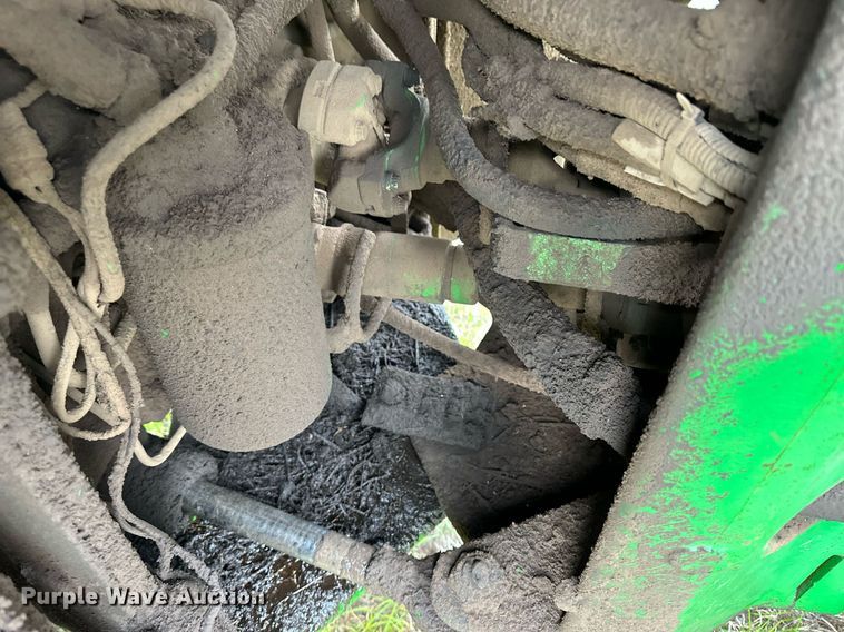 image for item NY9001 1982 John Deere 8440  4WD tractor