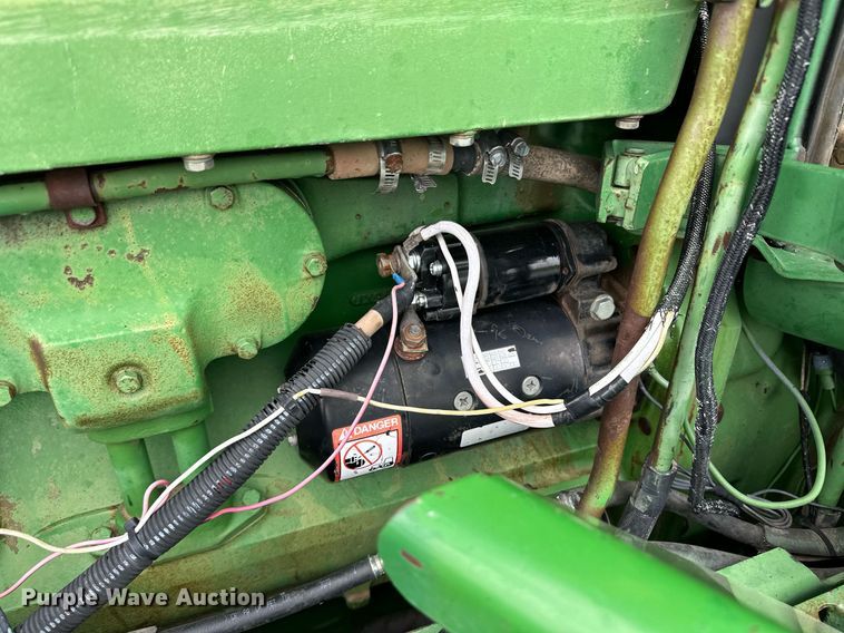 image for item NY9001 1982 John Deere 8440  4WD tractor