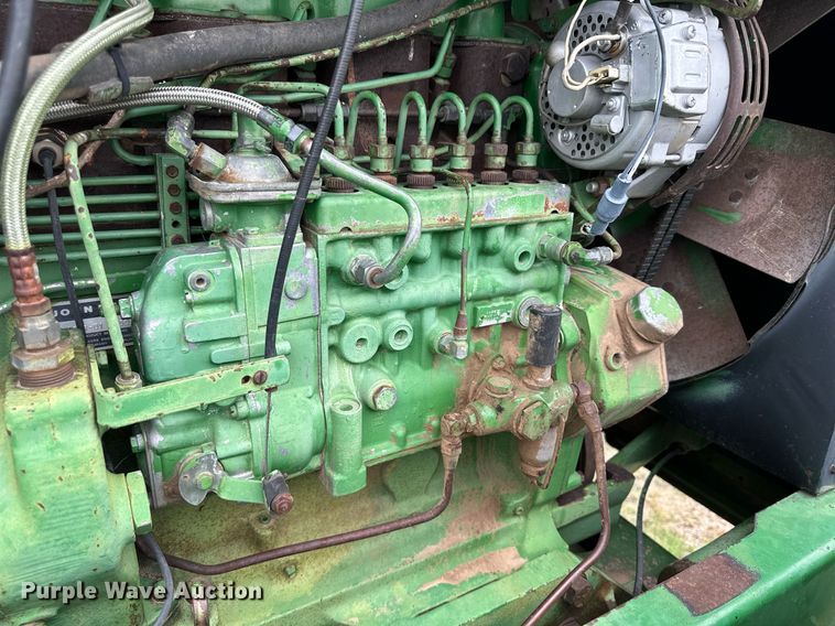 image for item NY9001 1982 John Deere 8440  4WD tractor