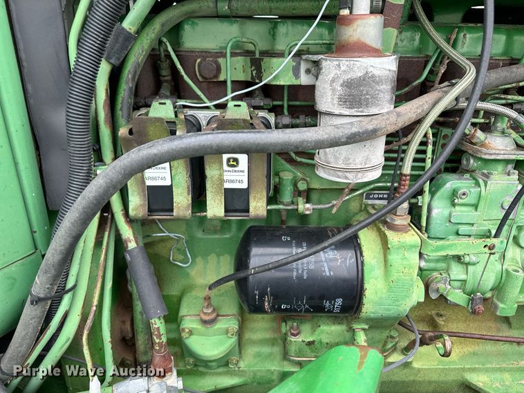 image for item NY9001 1982 John Deere 8440  4WD tractor