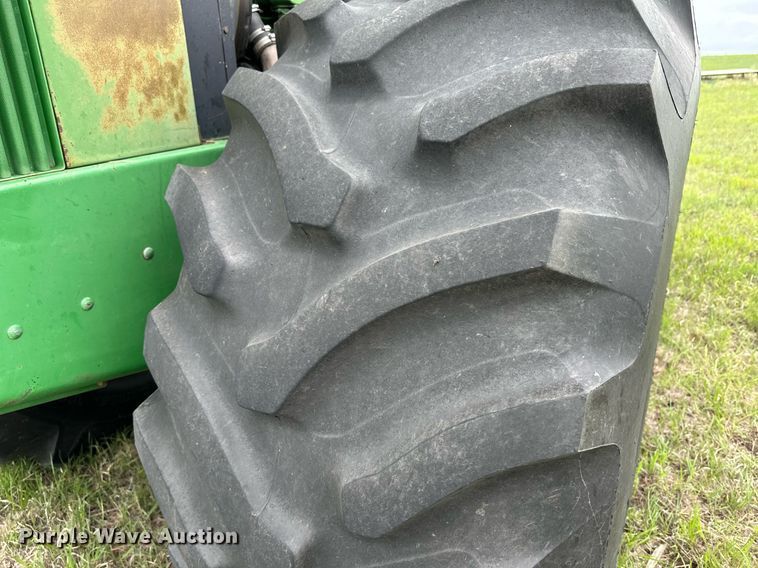 image for item NY9001 1982 John Deere 8440  4WD tractor