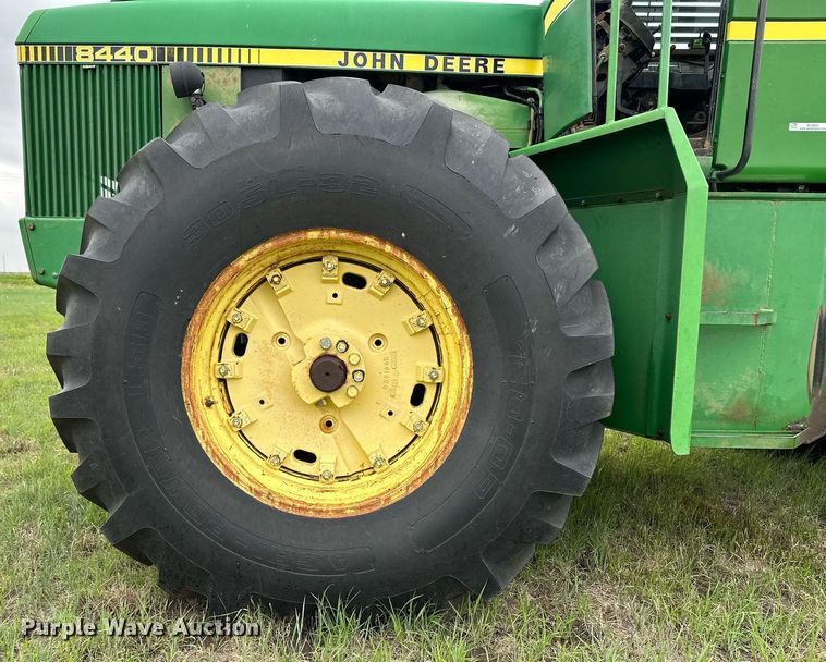 image for item NY9001 1982 John Deere 8440  4WD tractor