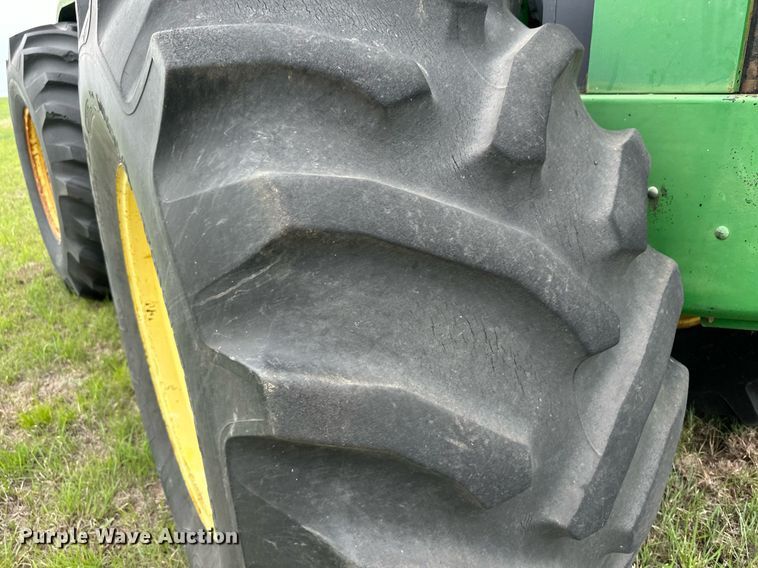 image for item NY9001 1982 John Deere 8440  4WD tractor