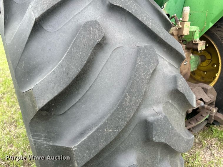 image for item NY9001 1982 John Deere 8440  4WD tractor