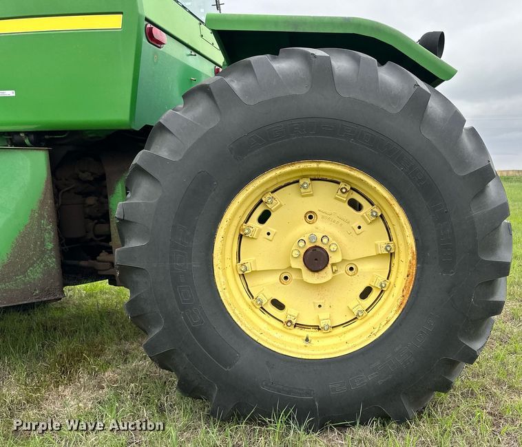 image for item NY9001 1982 John Deere 8440  4WD tractor