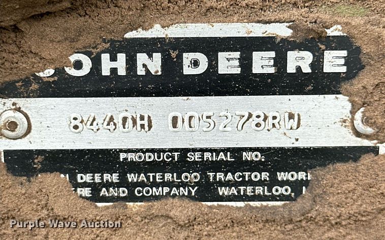 image for item NY9001 1982 John Deere 8440  4WD tractor