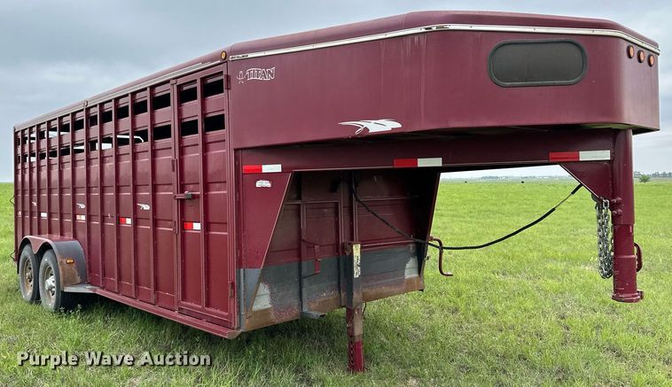 image for item NY9008 2001 Titan  livestock trailer