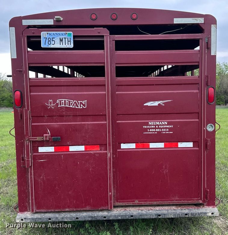 image for item NY9008 2001 Titan  livestock trailer