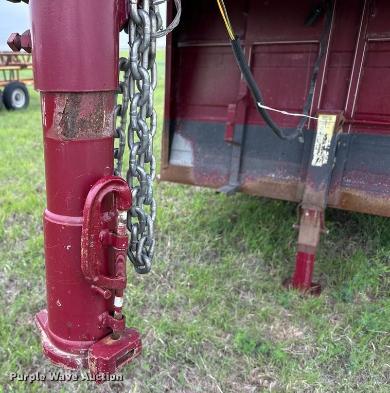 image for item NY9008 2001 Titan  livestock trailer