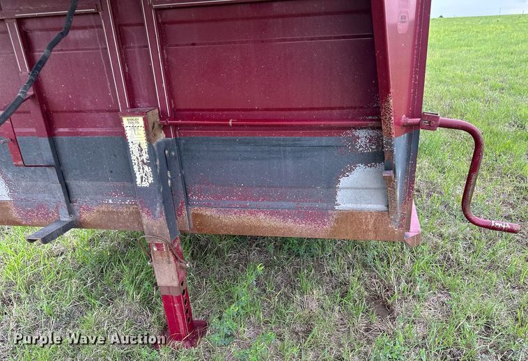 image for item NY9008 2001 Titan  livestock trailer