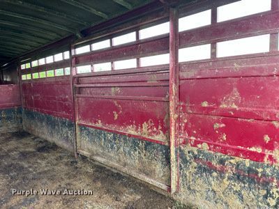 image for item NY9008 2001 Titan  livestock trailer