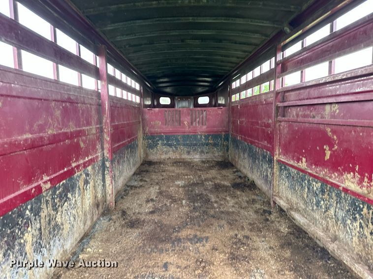 image for item NY9008 2001 Titan  livestock trailer