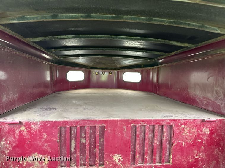image for item NY9008 2001 Titan  livestock trailer