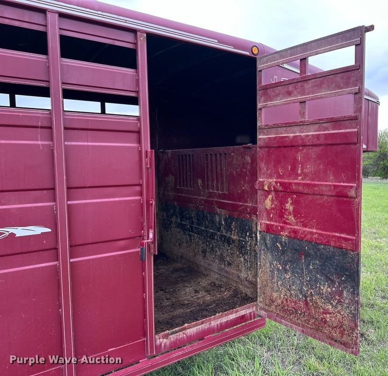 image for item NY9008 2001 Titan  livestock trailer