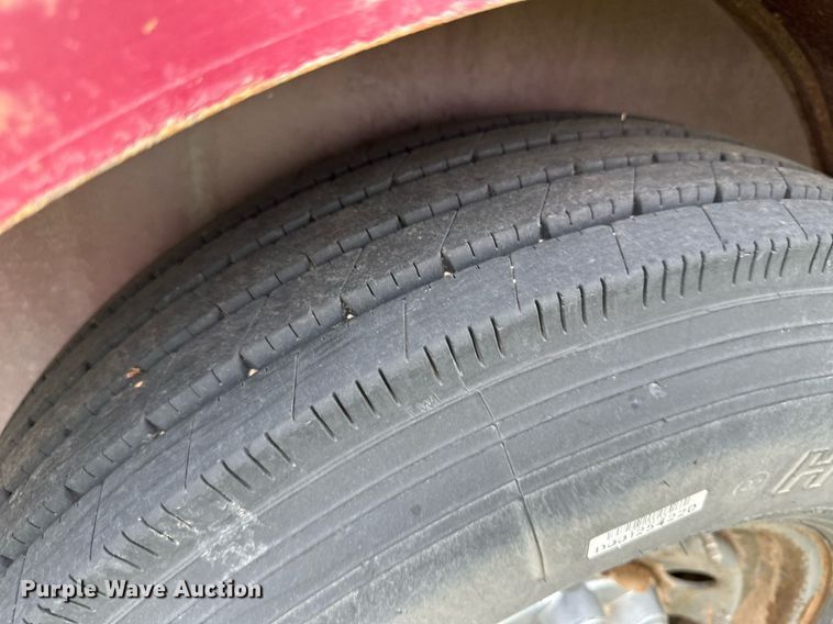 image for item NY9008 2001 Titan  livestock trailer