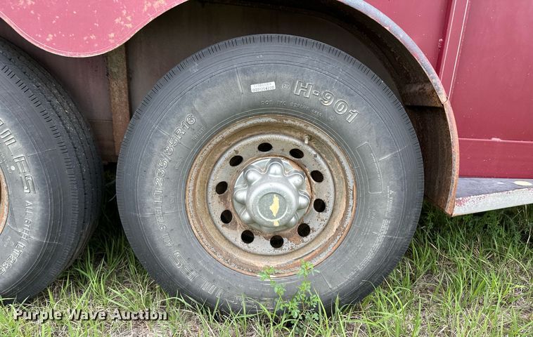 image for item NY9008 2001 Titan  livestock trailer