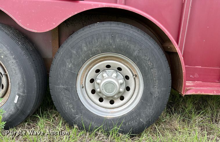 image for item NY9008 2001 Titan  livestock trailer