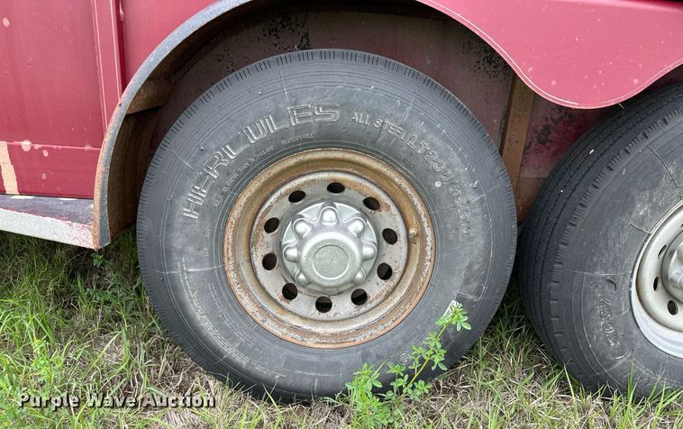 image for item NY9008 2001 Titan  livestock trailer