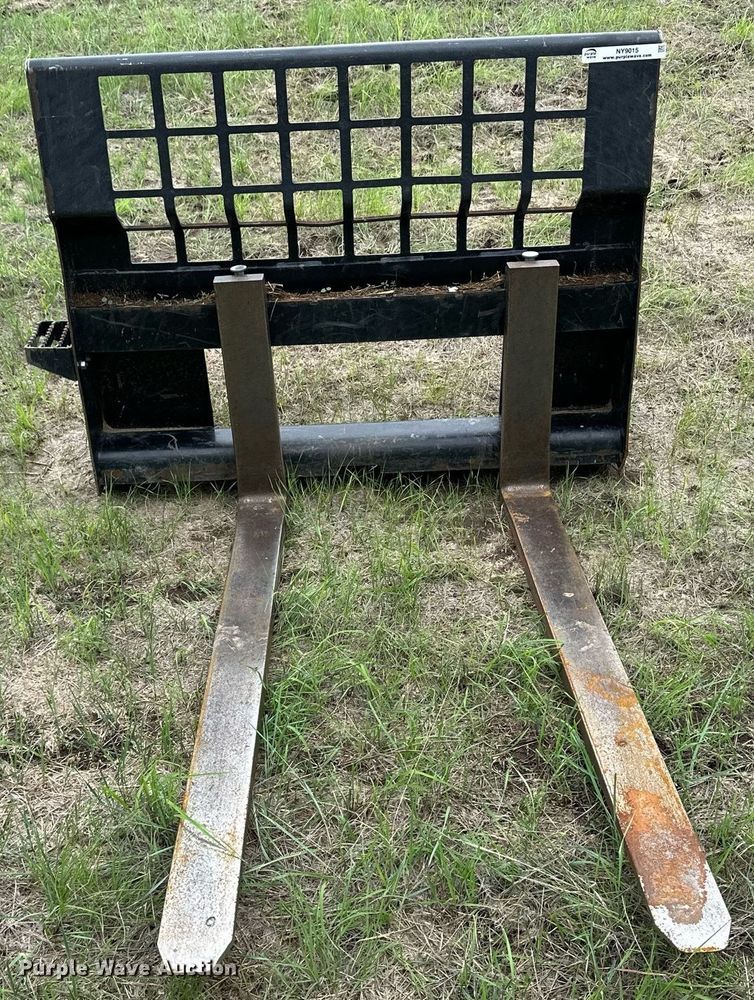 image for item NY9015 Caterpillar  skid steer forks