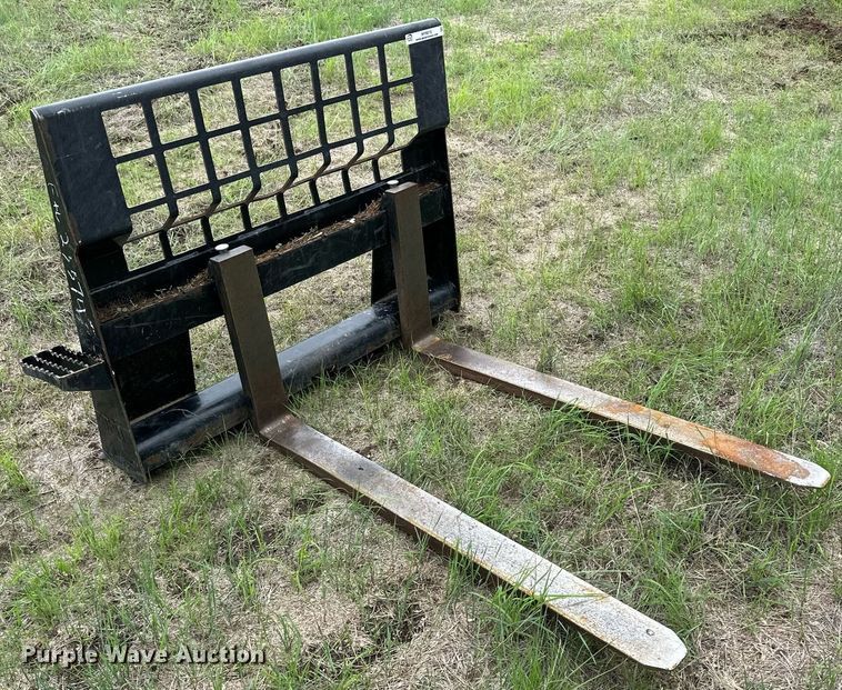 image for item NY9015 Caterpillar  skid steer forks