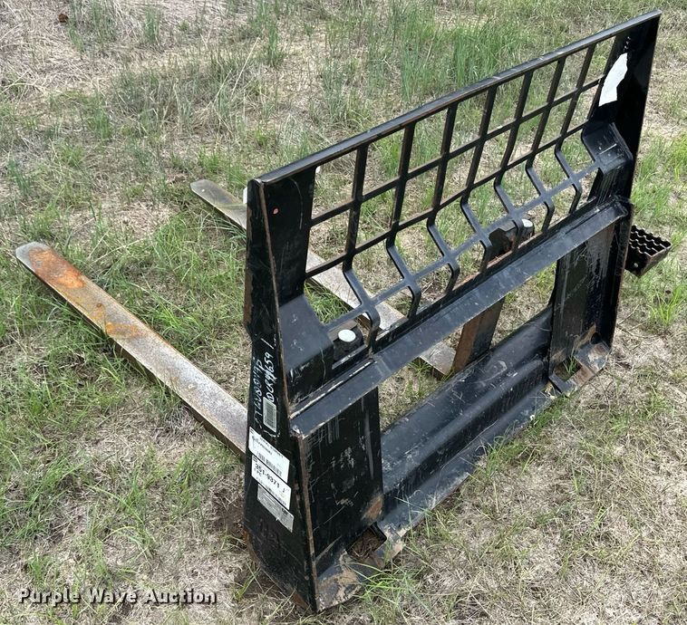 image for item NY9015 Caterpillar  skid steer forks