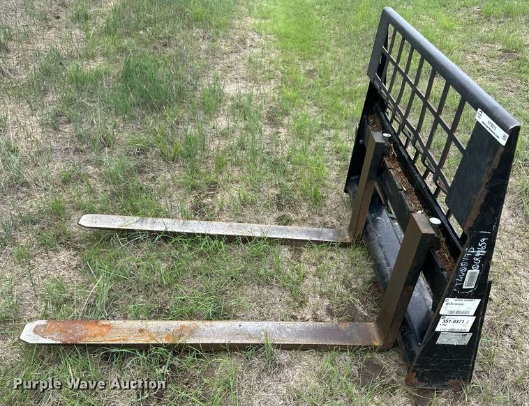 image for item NY9015 Caterpillar  skid steer forks