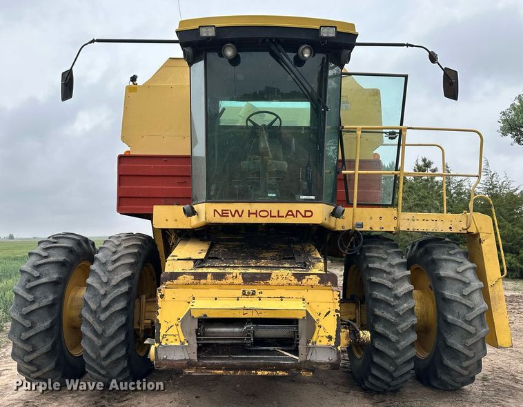 image for item NY9024 1993 New Holland TR96  combine