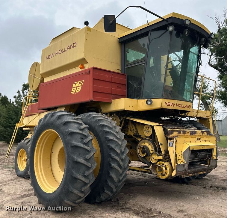 image for item NY9024 1993 New Holland TR96  combine