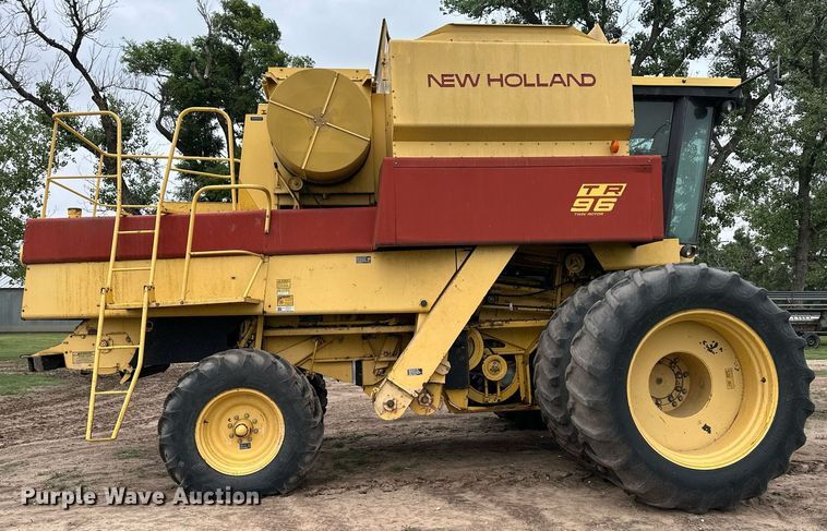 image for item NY9024 1993 New Holland TR96  combine