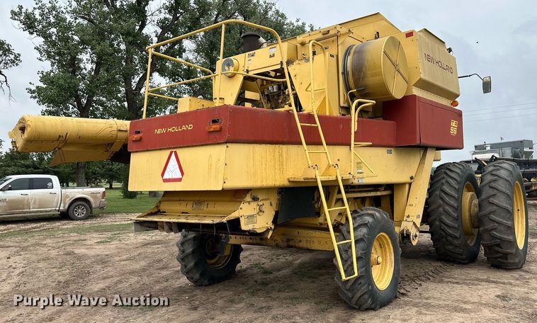 image for item NY9024 1993 New Holland TR96  combine
