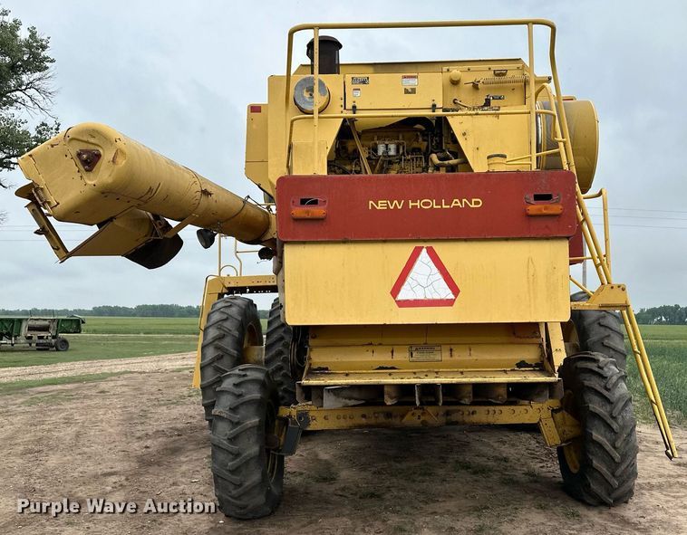 image for item NY9024 1993 New Holland TR96  combine