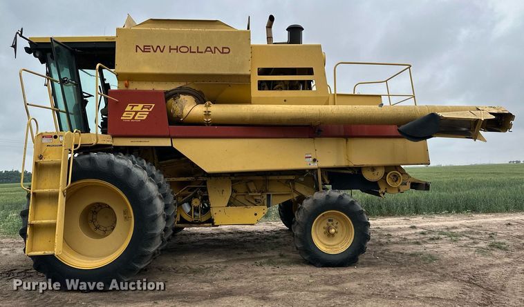 image for item NY9024 1993 New Holland TR96  combine