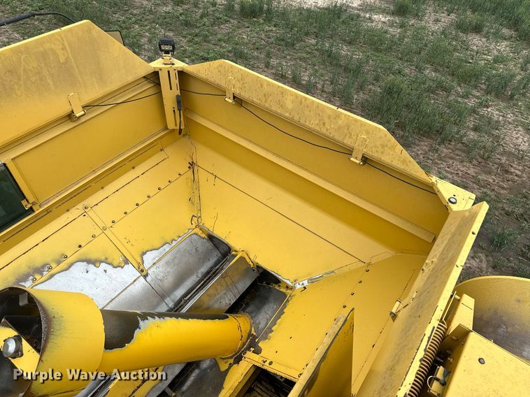 image for item NY9024 1993 New Holland TR96  combine