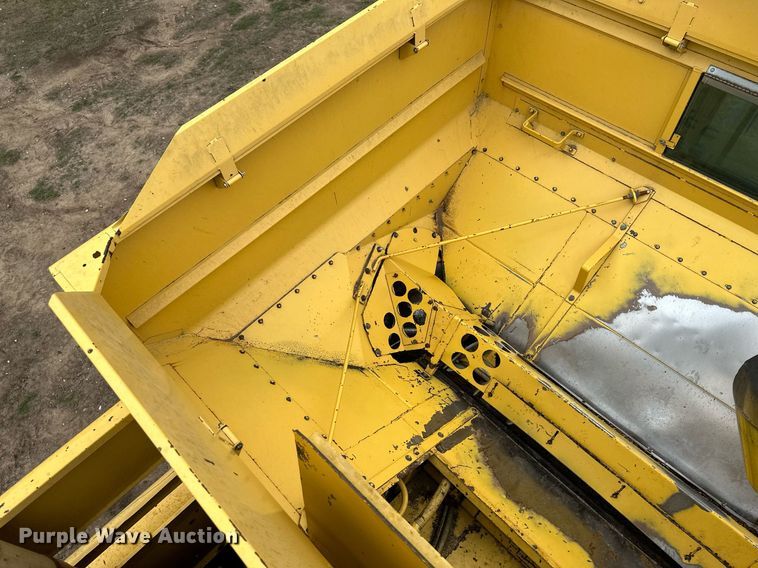 image for item NY9024 1993 New Holland TR96  combine