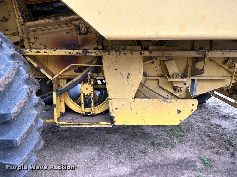 image for item NY9024 1993 New Holland TR96  combine