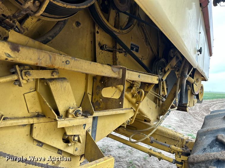 image for item NY9024 1993 New Holland TR96  combine