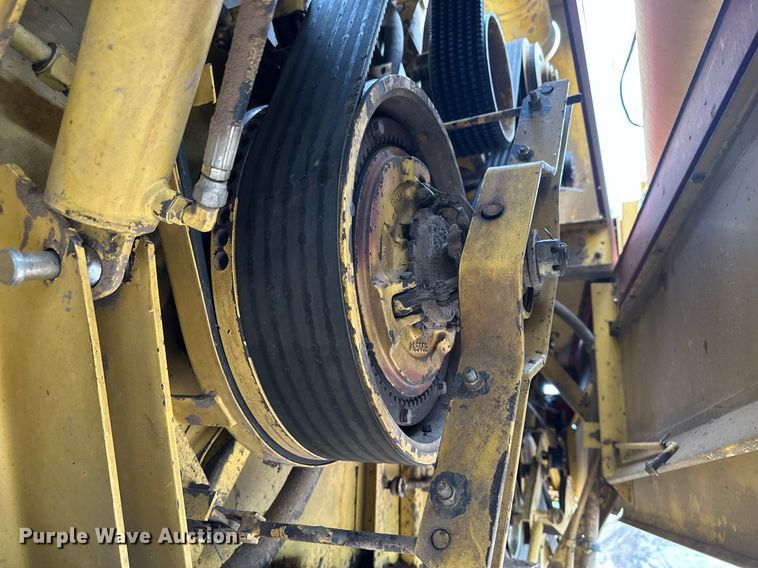 image for item NY9024 1993 New Holland TR96  combine