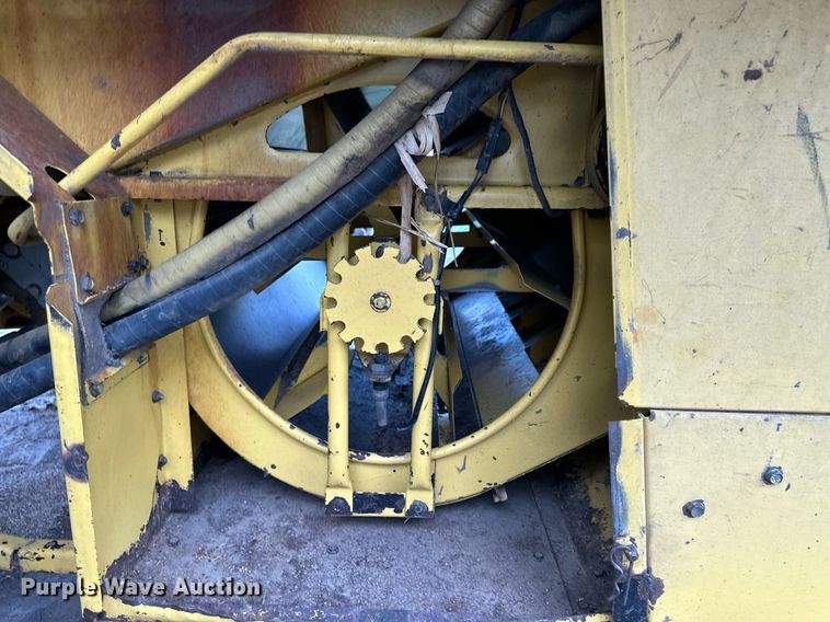 image for item NY9024 1993 New Holland TR96  combine