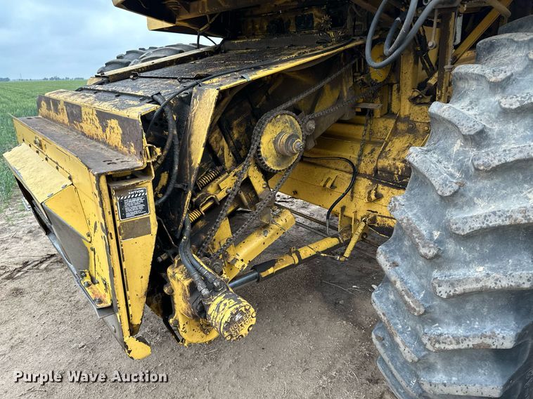 image for item NY9024 1993 New Holland TR96  combine