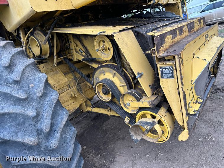 image for item NY9024 1993 New Holland TR96  combine