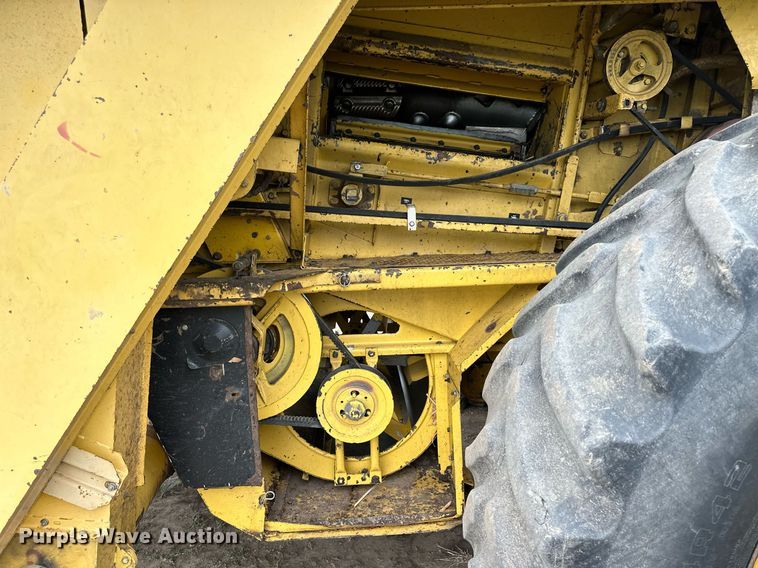 image for item NY9024 1993 New Holland TR96  combine