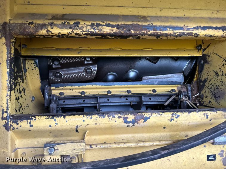 image for item NY9024 1993 New Holland TR96  combine